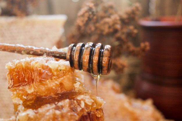استفاده از عسل طبیعی برای گوارش