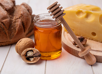 درمان شب ادراری با عسل