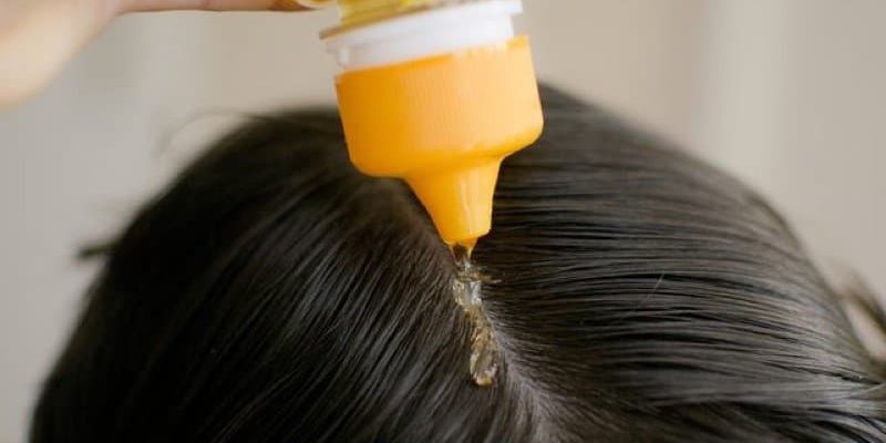 زیبایی مو یکی از کاربرد های عسل طبیعی